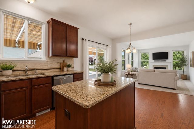 21965 Bellewood Drive, Macomb, MI 48044