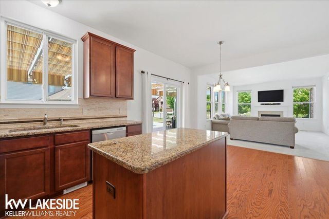 21965 Bellewood Drive, Macomb, MI 48044