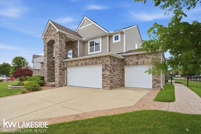 21965 Bellewood Drive, Macomb, MI 48044