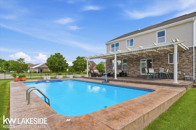 21965 Bellewood Drive, Macomb, MI 48044