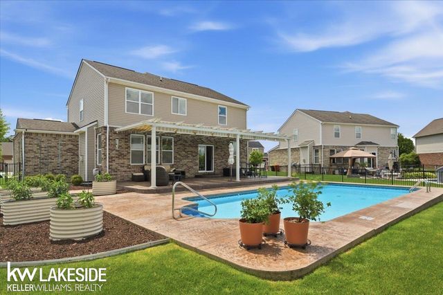 21965 Bellewood Drive, Macomb, MI 48044