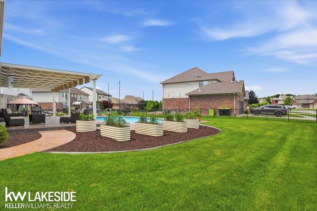 21965 Bellewood Drive, Macomb, MI 48044