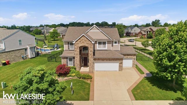 21965 Bellewood Drive, Macomb, MI 48044