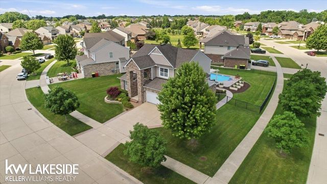 21965 Bellewood Drive, Macomb, MI 48044