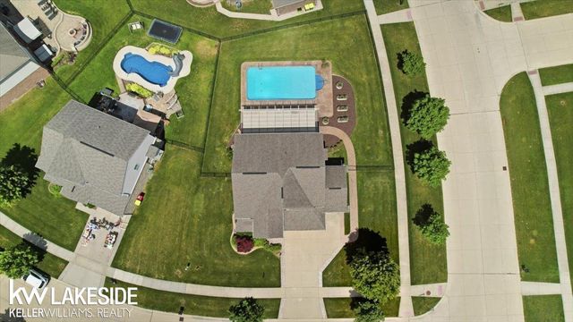 21965 Bellewood Drive, Macomb, MI 48044