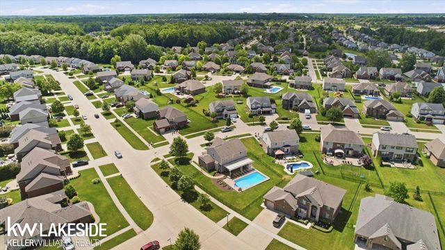 21965 Bellewood Drive, Macomb, MI 48044