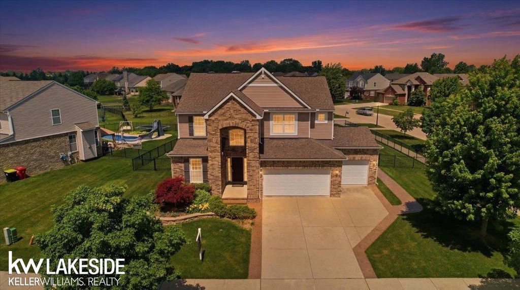 21965 Bellewood Drive, Macomb, MI 48044