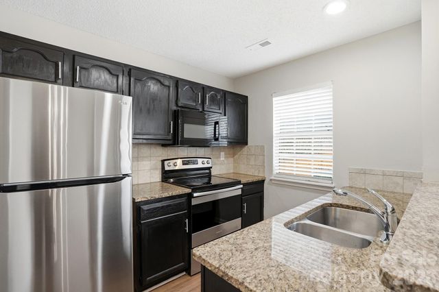 3015 Summercroft Lane, Charlotte, NC 28269