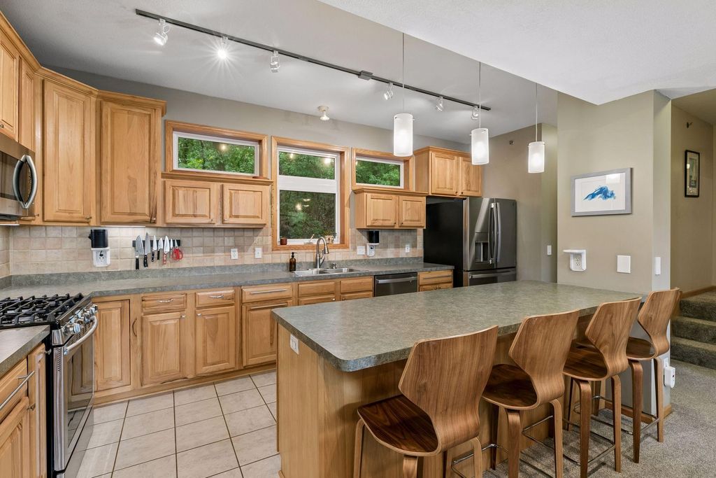 9820 Cove Drive, Minnetonka, MN 55305 — exterior