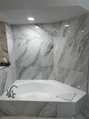 19195 NE 36th Ct 201, Aventura, FL 33180