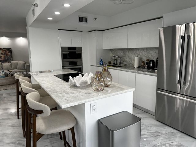 19195 NE 36th Ct 201, Aventura, FL 33180