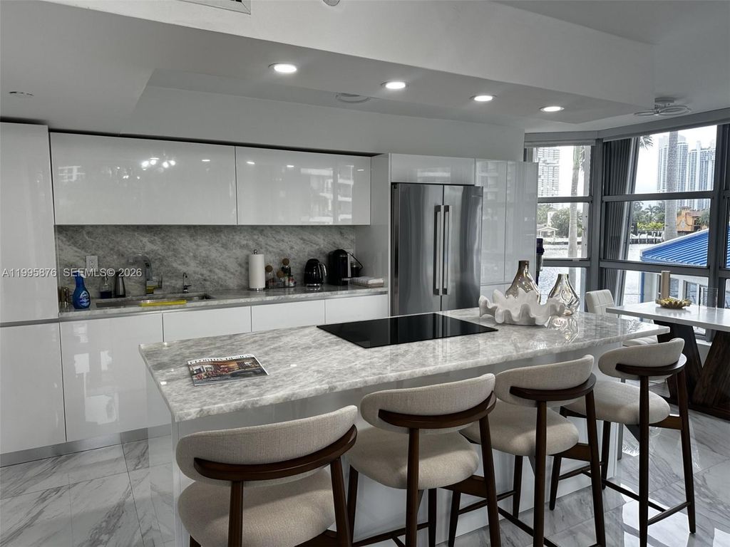 19195 NE 36th Ct 201, Aventura, FL 33180