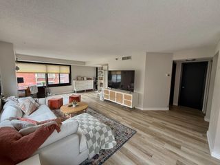 26 10th Street W 402, Saint Paul, MN 55102