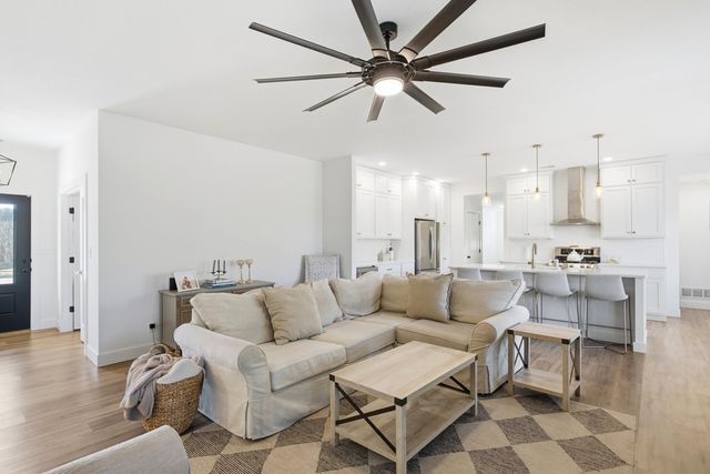 2025 RANDOM RDG, Columbia, MO 65201