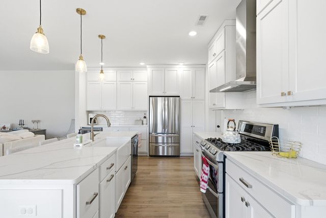 2025 RANDOM RDG, Columbia, MO 65201