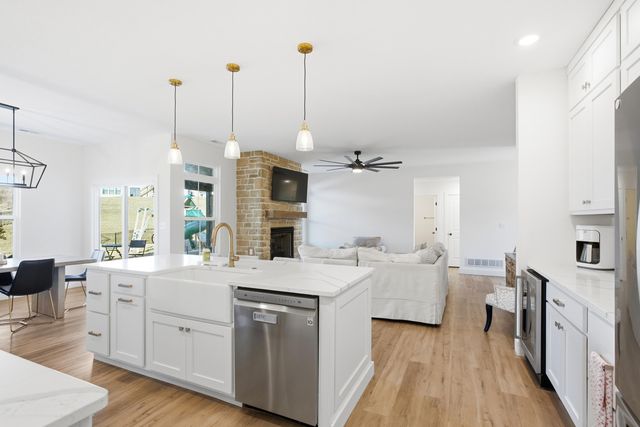 2025 RANDOM RDG, Columbia, MO 65201