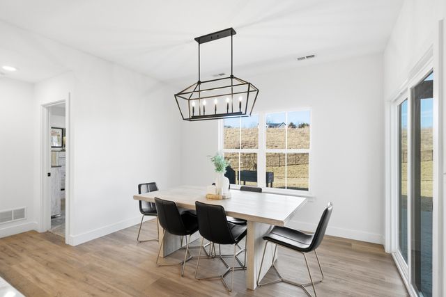 2025 RANDOM RDG, Columbia, MO 65201