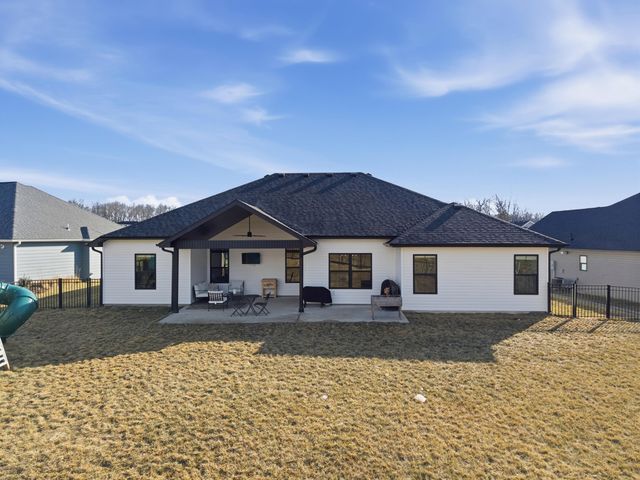 2025 RANDOM RDG, Columbia, MO 65201