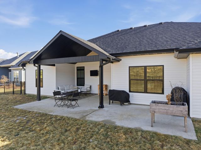 2025 RANDOM RDG, Columbia, MO 65201