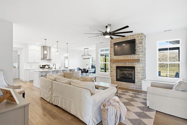 2025 RANDOM RDG, Columbia, MO 65201