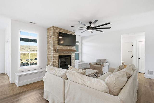 2025 RANDOM RDG, Columbia, MO 65201