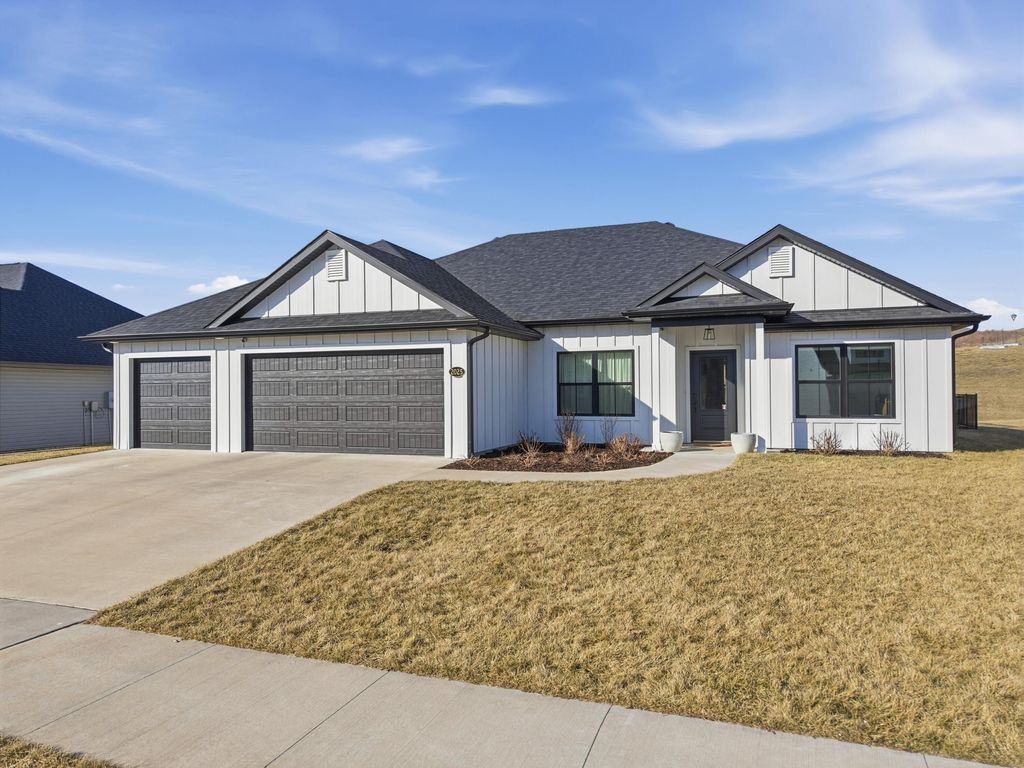 2025 RANDOM RDG, Columbia, MO 65201