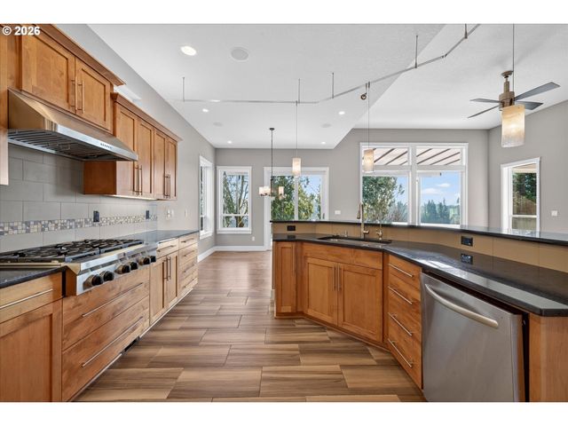 32092 Sw WILLAMETTE Way, Wilsonville, OR 97070