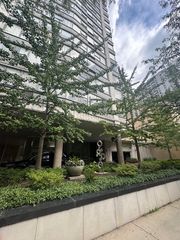 5757 N Sheridan Road 18J, Chicago, IL 60660
