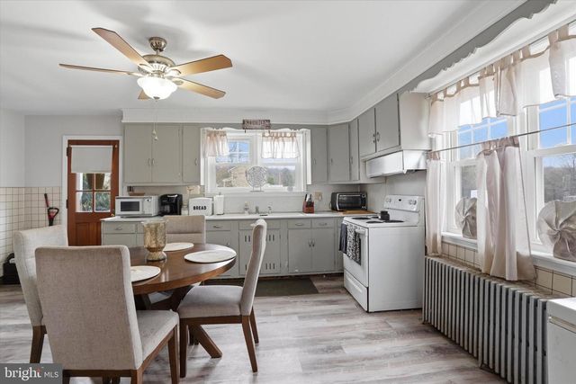 1937 HOFFMANSVILLE RD, Frederick, PA 19435