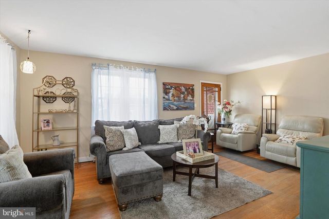 1937 HOFFMANSVILLE RD, Frederick, PA 19435