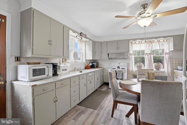 1937 HOFFMANSVILLE RD, Frederick, PA 19435