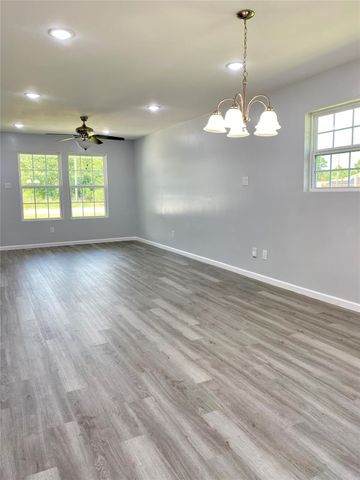 56 County Road 3404, Cleveland, TX 77327
