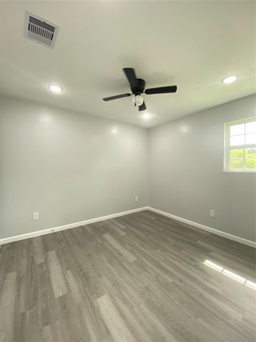 56 County Road 3404, Cleveland, TX 77327