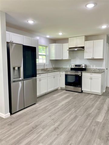 56 County Road 3404, Cleveland, TX 77327