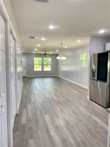 56 County Road 3404, Cleveland, TX 77327