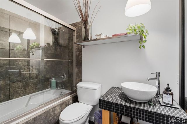 13078 Ferntrails Lane, Creve Coeur, MO 63141