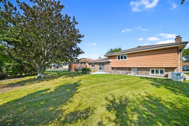 568 N Plamondon Drive, Addison, IL 60101