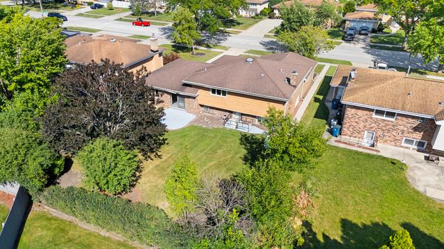 568 N Plamondon Drive, Addison, IL 60101