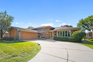 568 N Plamondon Drive, Addison, IL 60101