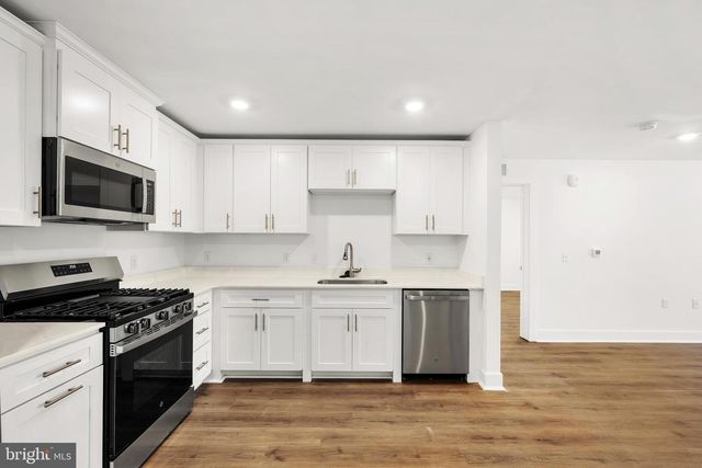 2307 PRINCE HALL DR, Pennington, NJ 08534