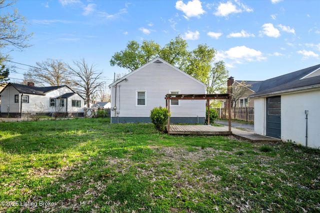 404 Christopher Pl, Louisville, KY 40214