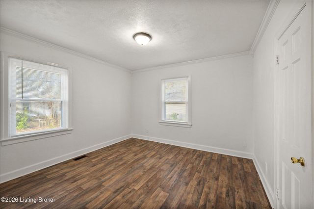 404 Christopher Pl, Louisville, KY 40214