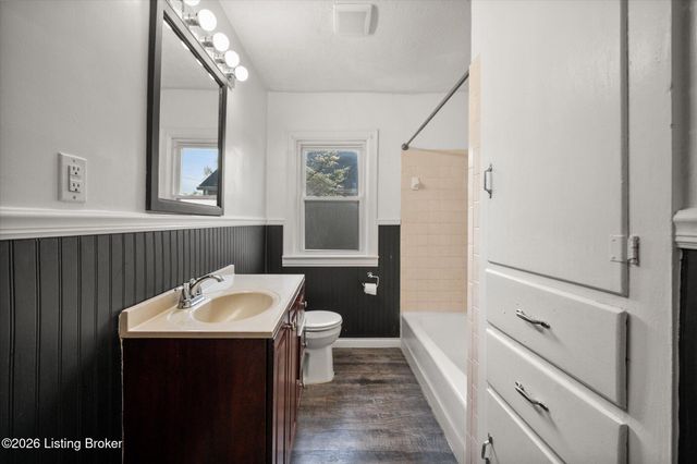 404 Christopher Pl, Louisville, KY 40214