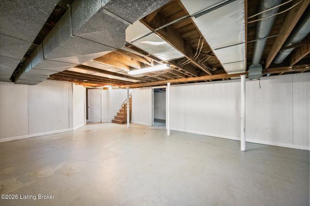 404 Christopher Pl, Louisville, KY 40214