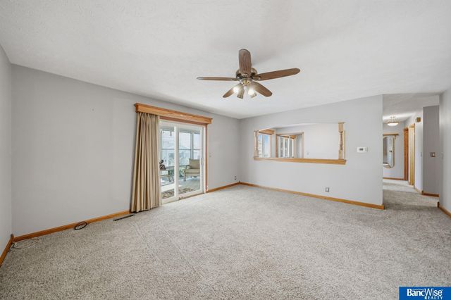 921 Cobblestone Drive, Lincoln, NE 68510