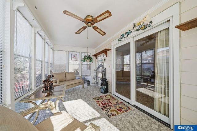 921 Cobblestone Drive, Lincoln, NE 68510