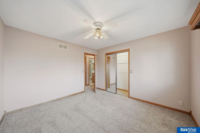 921 Cobblestone Drive, Lincoln, NE 68510