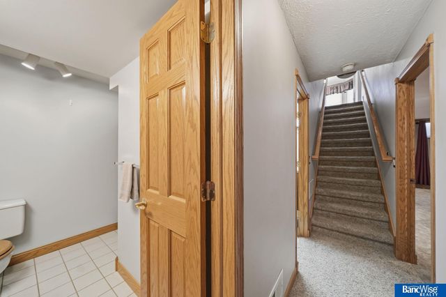 921 Cobblestone Drive, Lincoln, NE 68510