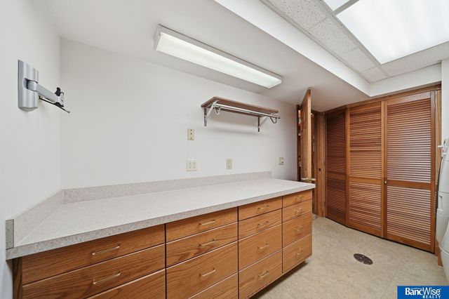 921 Cobblestone Drive, Lincoln, NE 68510