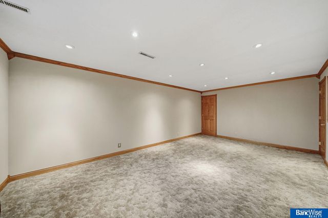 921 Cobblestone Drive, Lincoln, NE 68510